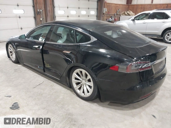 2019 Tesla Model S 75D z VIN 5YJSA1E2XKF313955, wystawiony jako IAAI lot #41658345 z przebiegiem 57 085 mil mil oraz . Historia ofert i sprzedaży dostępna na DreamBid. Obrazek 3.