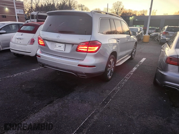 2015 Mercedes-Benz GL-Class GL 450 with VIN 4JGDF6EE0FA533195, listed as a IAAI auction lot 41519194 with 104,095 mi miles. Bid and sale history available at carsss.com. Image 6.