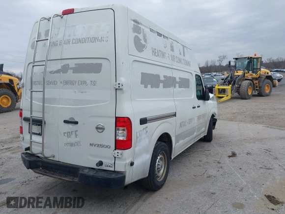 2017 Nissan NV Cargo SV z VIN 1N6BF0LY7HN808530, wystawiony jako IAAI lot #41222479 z przebiegiem 178 092 mil mil oraz . Historia ofert i sprzedaży dostępna na DreamBid. Obrazek 4.
