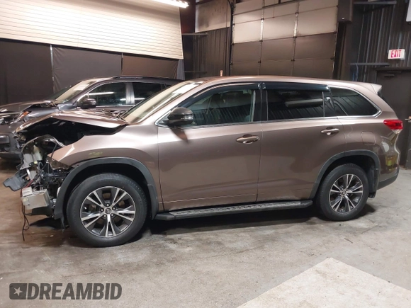 2018 Toyota Highlander LE with VIN 5TDBZRFHXJS879909, listed as a IAAI auction lot 42400961 with 35,721 mi miles and . Bid and sale history available at DreamBid. Image 15.
