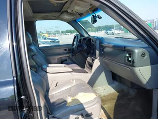 2004 Chevrolet Suburban LT z VIN 3GNFK16T64G278549, wystawiony jako IAAI lot #42569901 z przebiegiem 279 382 mil mil oraz . Historia ofert i sprzedaży dostępna na DreamBid. Obrazek 5.