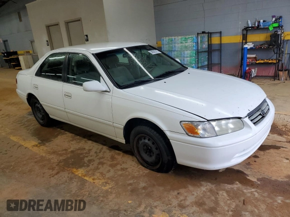 2001 Toyota Camry CE z VIN 4T1BG22K11U800794, wystawiony jako Copart lot #58505215 z przebiegiem 208 798 mil mil oraz Czysty tytuł • Clean title. Historia ofert i sprzedaży dostępna na DreamBid. Obrazek 4.