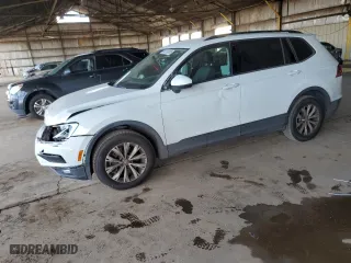 2018 Volkswagen Tiguan S with VIN 3VV1B7AX7JM017221, listed as a Copart auction lot 44728205 with 68,773 mi miles and Salvage Title. Bid and sale history available at carsss.com. Image 1.