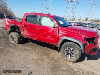 2017 Toyota Tacoma SR5 with VIN 5TFCZ5AN7HX066610, listed as a IAAI auction lot 41826085 with 85,033 mi miles. Bid and sale history available at carsss.com. Image 1.