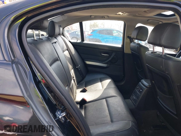 2009 BMW 3 Series 328i z VIN WBAPH73569E128649, wystawiony jako IAAI lot #41865103 z przebiegiem 238 385 mil mil oraz . Historia ofert i sprzedaży dostępna na DreamBid. Obrazek 8.