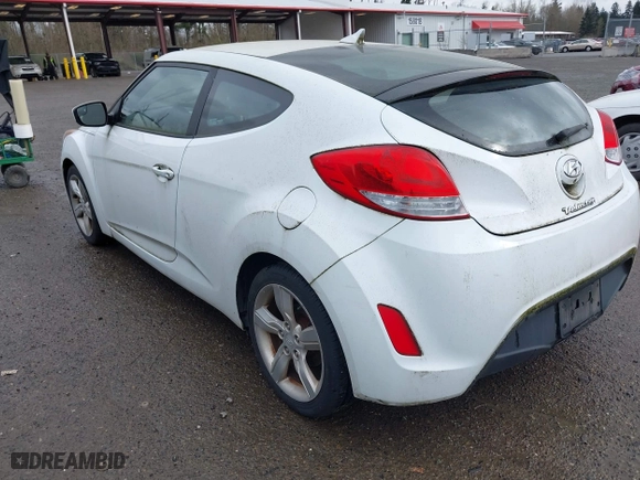 2015 Hyundai Veloster with VIN KMHTC6AD6FU236478, listed as a IAAI auction lot 41923285 with 120,079 mi miles. Bid and sale history available at carsss.com. Image 3.