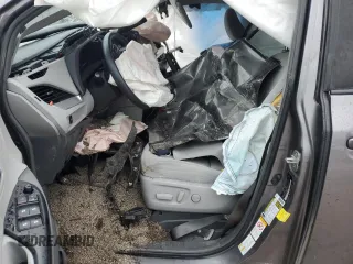 2018 Toyota Sienna LE z VIN 5TDJZ3DC6JS199103, wystawiony jako Copart lot #57821175 z przebiegiem Nie podano mil oraz Szkoda całkowita • Salvage title. Historia ofert i sprzedaży dostępna na DreamBid. Obrazek 7.