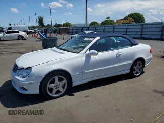 2004 Mercedes-Benz CLK 500 z VIN WDBTK75G24T021599, wystawiony jako Copart lot #61686235 z przebiegiem 103 782 mil mil oraz Szkoda całkowita • Salvage title. Historia ofert i sprzedaży dostępna na DreamBid. Obrazek 1.