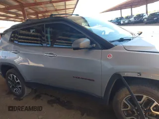 2019 Jeep Compass Trailhawk z VIN 3C4NJDDB1KT812953, wystawiony jako IAAI lot #42178451 z przebiegiem 76 269 mil mil oraz . Historia ofert i sprzedaży dostępna na DreamBid. Obrazek 13.