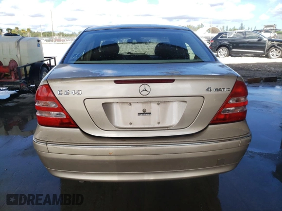 2003 Mercedes-Benz C 240 z VIN WDBRF81J53F428061, wystawiony jako Copart lot #76606014 z przebiegiem Nie podano mil oraz Nie do naprawy • Non repairable. Historia ofert i sprzedaży dostępna na DreamBid. Obrazek 6.