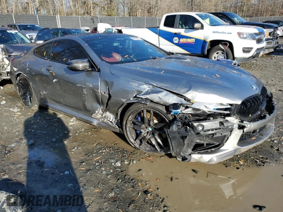2020 BMW M8 z VIN WBSAE0C05LCD46660, wystawiony jako Copart lot #84676424 z przebiegiem 48 569 mil mil oraz Szkoda całkowita • Salvage title. Historia ofert i sprzedaży dostępna na DreamBid. Obrazek 4.