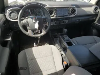 2023 Toyota Tacoma SR5 z VIN 3TMAZ5CN3PM219718, wystawiony jako Copart lot #55253845 z przebiegiem 18 879 mil mil oraz Szkody całkowita. Historia ofert i sprzedaży dostępna na DreamBid. Obrazek 8.
