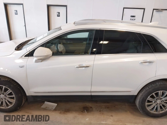 2018 Cadillac XT5 Luxury AWD z VIN 1GYKNDRS9JZ248969, wystawiony jako IAAI lot #42463156 z przebiegiem 90 271 mil mil oraz . Historia ofert i sprzedaży dostępna na DreamBid. Obrazek 14.