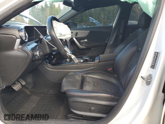 2019 Mercedes-Benz A 220 z VIN WDD3G4FB9KW021914, wystawiony jako Copart lot #49071225 z przebiegiem 61 233 mil mil oraz Szkoda całkowita • Salvage title. Historia ofert i sprzedaży dostępna na DreamBid. Obrazek 7.