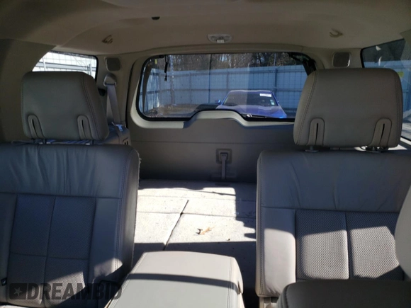 2011 Lincoln Navigator z VIN 5LMJJ2H55BEJ08058, wystawiony jako Copart lot #89203185 z przebiegiem 125 732 mil mil oraz Szkoda całkowita • Salvage title. Historia ofert i sprzedaży dostępna na DreamBid. Obrazek 10.