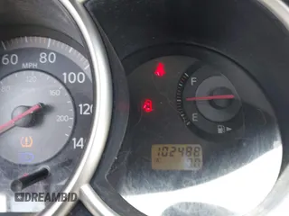 2007 Nissan Versa SL z VIN 3N1BC11E77L409483, wystawiony jako IAAI lot #42525328 z przebiegiem 102 488 mil mil oraz . Historia ofert i sprzedaży dostępna na DreamBid. Obrazek 7.