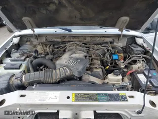 2003 Mazda B-Series 4WD Truck with VIN 4F4ZR47E63TM06204, listed as a IAAI auction lot 41895935 with 259,901 mi miles. Bid and sale history available at carsss.com. Image 10.