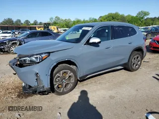 2023 BMW X1 xDrive28i z VIN WBX73EF09P5W54036, wystawiony jako Copart lot #52341665 z przebiegiem 22 252 mil mil oraz Szkoda całkowita • Salvage title. Historia ofert i sprzedaży dostępna na DreamBid. Obrazek 1.