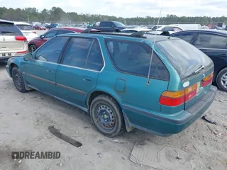 1992 Honda Accord LX with VIN 1HGCB9856NA017075, listed as a IAAI auction lot 41530791 with 205,952 mi miles. Bid and sale history available at carsss.com. Image 3.