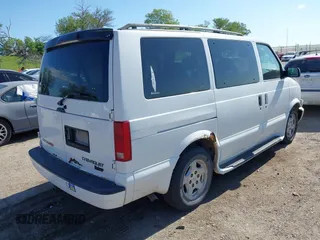 2004 Chevrolet Astro z VIN 1GNEL19X24B104686, wystawiony jako IAAI lot #42281386 z przebiegiem 154 038 mil mil oraz . Historia ofert i sprzedaży dostępna na DreamBid. Obrazek 4.