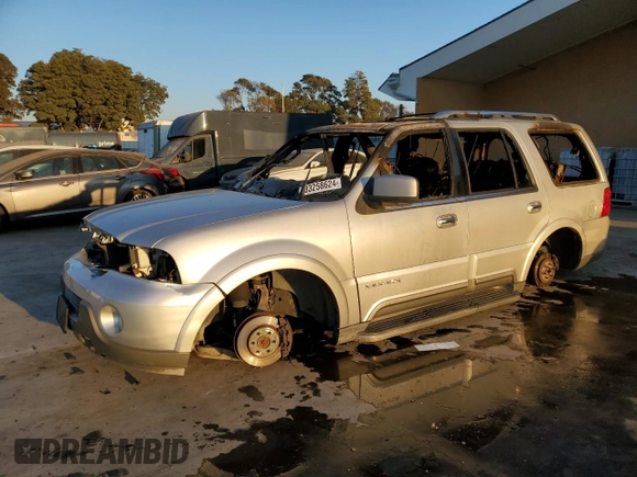 2004 Lincoln Navigator Luxury z VIN 5LMFU28R74LJ27841, wystawiony jako Copart lot #83258624 z przebiegiem Nie podano mil oraz Nie do naprawy • Non repairable. Historia ofert i sprzedaży dostępna na DreamBid. Obrazek 1.