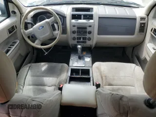2010 Ford Escape Hybrid z VIN 1FMCU5K35AKC13081, wystawiony jako Copart lot #55447445 z przebiegiem 74 496 mil mil oraz Czysty tytuł • Clean title. Historia ofert i sprzedaży dostępna na DreamBid. Obrazek 8.