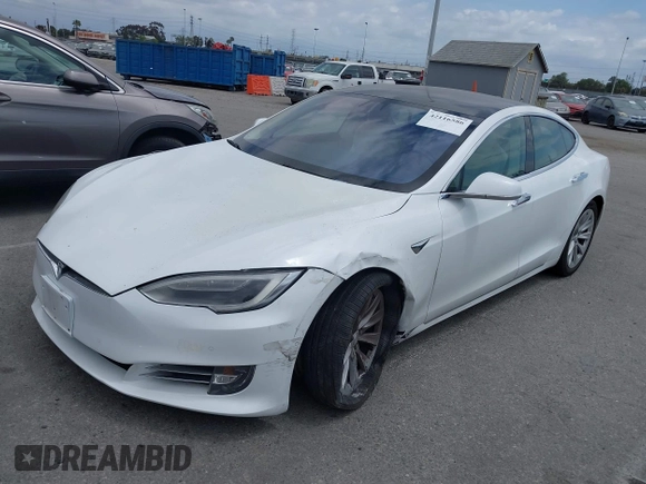 2018 Tesla Model S 75D z VIN 5YJSA1E28JF247985, wystawiony jako IAAI lot #42116586 z przebiegiem 102 062 mil mil oraz . Historia ofert i sprzedaży dostępna na DreamBid. Obrazek 2.