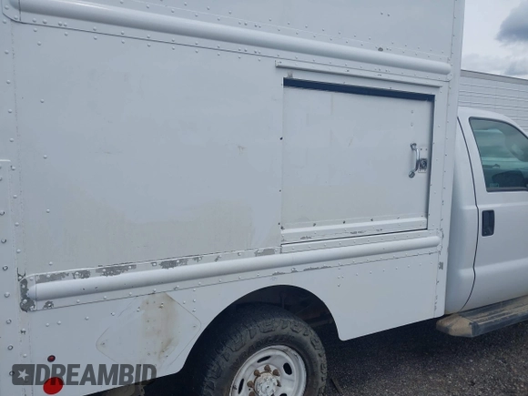 2015 Ford F-250 XL with VIN 1FDBF2B67FED21660, listed as a IAAI auction lot 42014093 with 560,205 mi miles and . Bid and sale history available at DreamBid. Image 6.