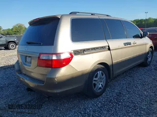 2006 Honda Odyssey EX with VIN 5FNRL38456B428213, listed as a IAAI auction lot 42036797 with 220,556 mi miles. Bid and sale history available at carsss.com. Image 4.