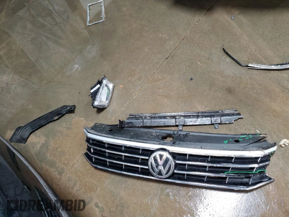 2017 Volkswagen Passat SEL Premium z VIN 1VWCT7A34HC078780, wystawiony jako Copart lot #49827235 z przebiegiem 94 618 mil mil oraz Szkoda całkowita • Salvage title. Historia ofert i sprzedaży dostępna na DreamBid. Obrazek 12.
