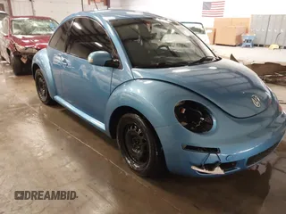 2010 Volkswagen New Beetle Coupe with VIN 3VWPW3AG4AM003893, listed as a IAAI auction lot 41255087 with 192,128 mi miles. Bid and sale history available at carsss.com. Image 1.