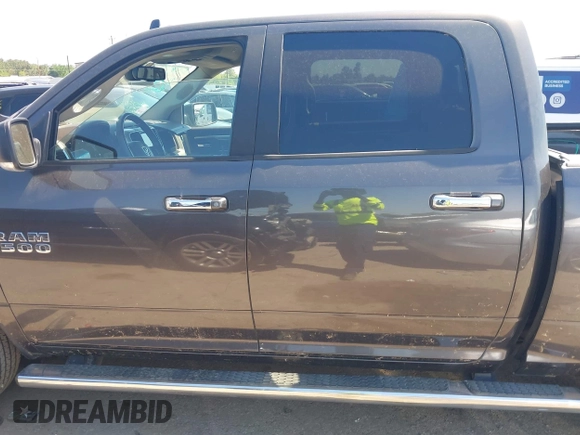 2018 Ram 1500 Big Horn z VIN 3C6RR7LT8JG140135, wystawiony jako IAAI lot #41984362 z przebiegiem 161 584 mil mil oraz . Historia ofert i sprzedaży dostępna na DreamBid. Obrazek 14.