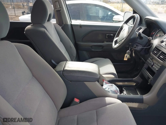 2006 Honda Pilot EX with VIN 2HKYF184X6H519132, listed as a IAAI auction lot 42030952 with 256,094 mi miles. Bid and sale history available at carsss.com. Image 5.