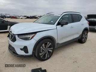 2024 Volvo XC40 Ultimate Dark Theme z VIN YV4L12UM2R2342437, wystawiony jako Copart lot #45247385 z przebiegiem 16 668 mil mil oraz Szkoda całkowita • Salvage title. Historia ofert i sprzedaży dostępna na DreamBid. Obrazek 1.
