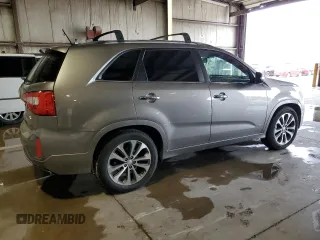 2015 Kia Sorento SX z VIN 5XYKWDA77FG614704, wystawiony jako Copart lot #59217985 z przebiegiem 200 675 mil mil oraz Czysty tytuł • Clean title. Historia ofert i sprzedaży dostępna na DreamBid. Obrazek 3.