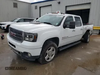 2011 GMC Sierra 3500HD DRW Denali z VIN 1GT426C84BF248011, wystawiony jako Copart lot #60469315 z przebiegiem 297 437 mil mil oraz Szkoda całkowita • Salvage title. Historia ofert i sprzedaży dostępna na DreamBid. Obrazek 1.