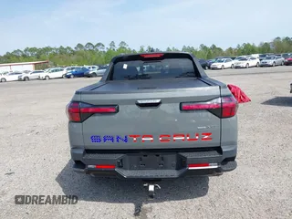 2023 Hyundai Santa Cruz Night Edition z VIN 5NTJCDAF0PH054192, wystawiony jako IAAI lot #40734723 z przebiegiem 9 700 mil mil oraz . Historia ofert i sprzedaży dostępna na DreamBid. Obrazek 17.