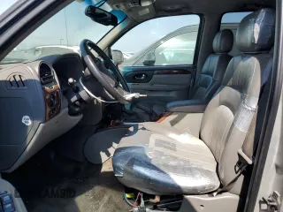 2004 GMC Envoy SLE z VIN 1GKDS13S842182799, wystawiony jako Copart lot #55553774 z przebiegiem 216 710 mil mil oraz Szkoda całkowita • Salvage title. Historia ofert i sprzedaży dostępna na DreamBid. Obrazek 7.