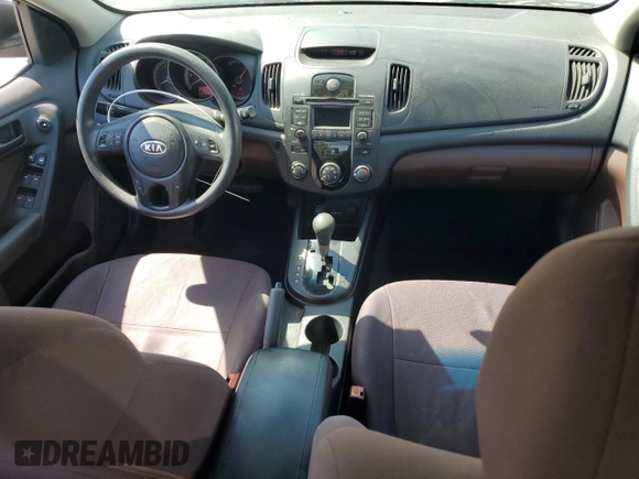2010 Kia Forte EX z VIN KNAFU4A24A5054277, wystawiony jako Copart lot #56007995 z przebiegiem 218 782 mil mil oraz Szkody całkowita. Historia ofert i sprzedaży dostępna na DreamBid. Obrazek 8.
