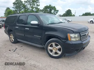 2011 Chevrolet Suburban LT z VIN 1GNSCJE07BR128885, wystawiony jako IAAI lot #42456748 z przebiegiem 201 789 mil mil oraz . Historia ofert i sprzedaży dostępna na DreamBid. Obrazek 1.