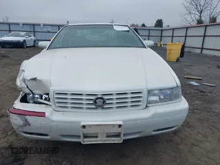 1998 Cadillac Eldorado z VIN 1G6EL12Y2WU603722, wystawiony jako IAAI lot #41879733 z przebiegiem 81 780 mil mil oraz . Historia ofert i sprzedaży dostępna na DreamBid. Obrazek 12.