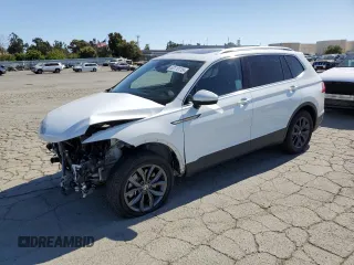 2022 Volkswagen Tiguan SE z VIN 3VV3B7AX3NM131974, wystawiony jako Copart lot #63113115 z przebiegiem 52 805 mil mil oraz Czysty tytuł • Clean title. Historia ofert i sprzedaży dostępna na DreamBid. Obrazek 1.