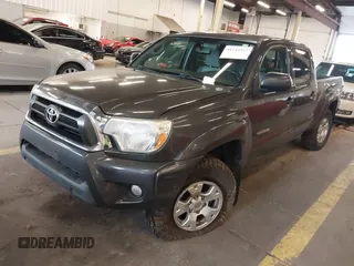 2013 Toyota Tacoma with VIN 3TMMU4FN0DM049900, listed as a IAAI auction lot 41242552 with 1 mi miles. Bid and sale history available at carsss.com. Image 16.