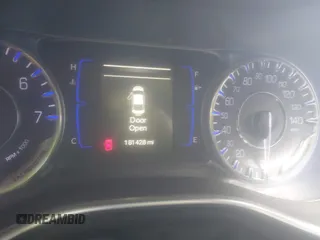 2015 Chrysler 200 Limited with VIN 1C3CCCAB9FN632906, listed as a IAAI auction lot 41418163 with 181,428 mi miles. Bid and sale history available at carsss.com. Image 7.