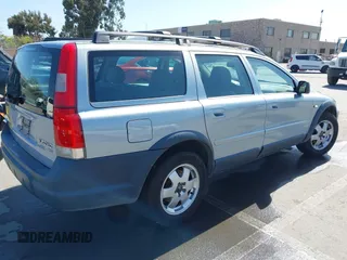 2001 Volvo V70 with VIN YV1SZ58D211035597, listed as a IAAI auction lot 41960219 with 176,757 mi miles. Bid and sale history available at carsss.com. Image 4.