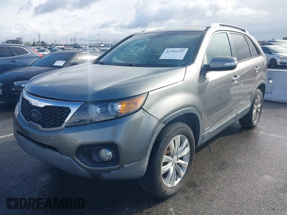 2011 Kia Sorento LX with VIN 5XYKTDA2XBG166661, listed as a IAAI auction lot 41795397 with 84,562 mi miles. Bid and sale history available at carsss.com. Image 2.