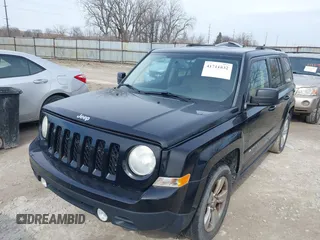 2013 Jeep Patriot Latitude with VIN 1C4NJPFB2DD233848, listed as a IAAI auction lot 41711832 with Not Provided miles. Bid and sale history available at carsss.com. Image 6.
