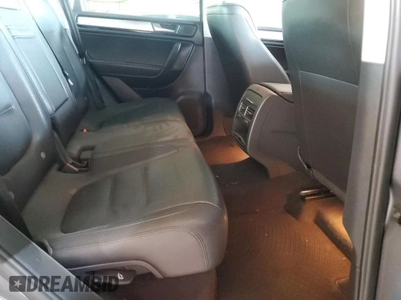 2013 Volkswagen Touareg Lux с VIN WVGEF9BP9DD003735, выставлен на аукционе Copart как лот 58852315 с пробегом 138 223 миль миль и Списание • Salvage title. История ставок и продаж доступна на DreamBid. Изображение 10.