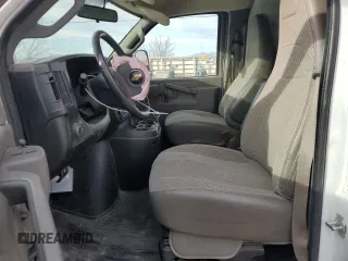 2021 Chevrolet Express Cargo z VIN 1GCWGAFP5M1251810, wystawiony jako Copart lot #43169785 z przebiegiem 57 200 mil mil oraz Szkoda całkowita • Salvage title. Historia ofert i sprzedaży dostępna na DreamBid. Obrazek 7.