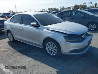 2013 Volkswagen Jetta Sedan SE with VIN 3VWDP7AJ5DM440793, listed as a IAAI auction lot 41936412 with 117,383 mi miles. Bid and sale history available at carsss.com. Image 1.